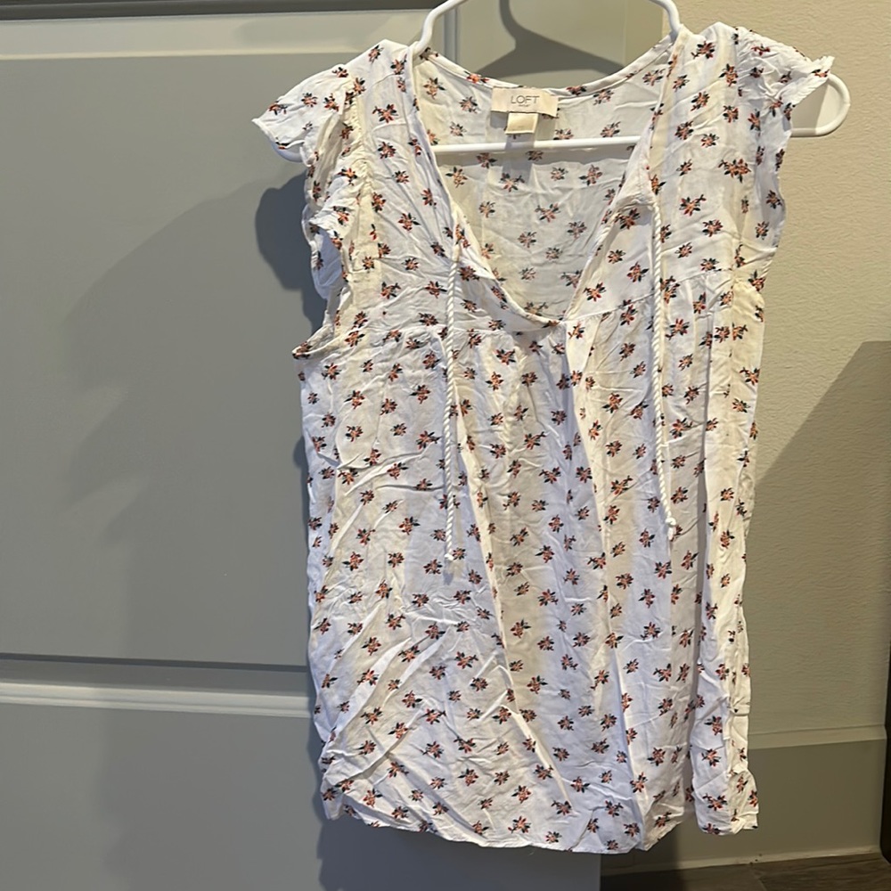 Loft floral blouse ruffle sleeve